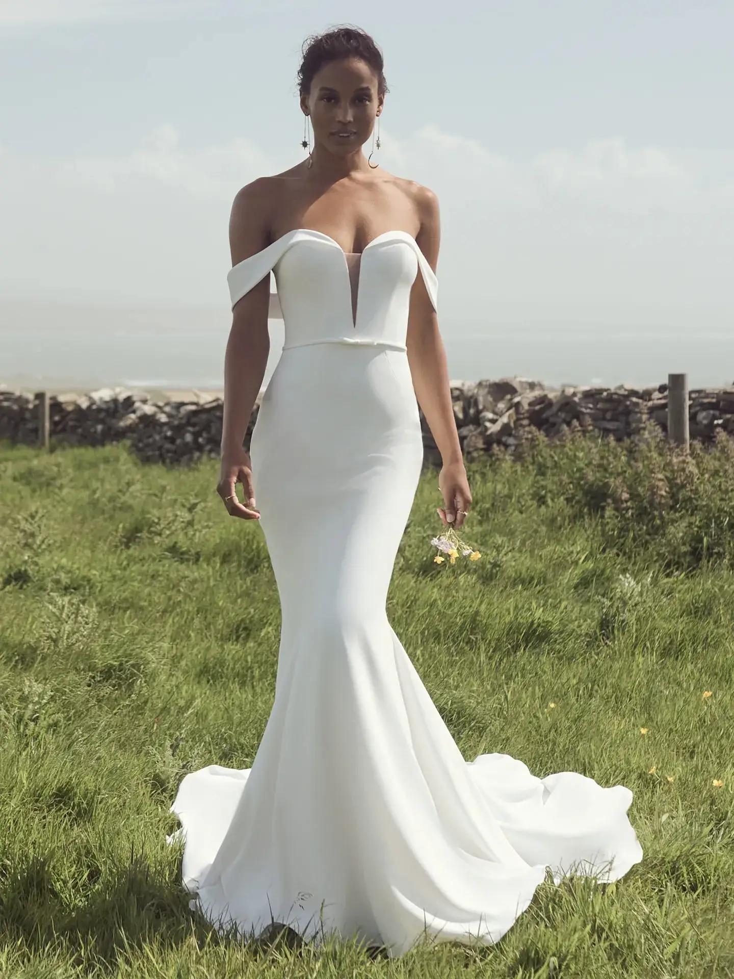 Perfectly Fit &amp; Flare Gowns for Summer Weddings Image