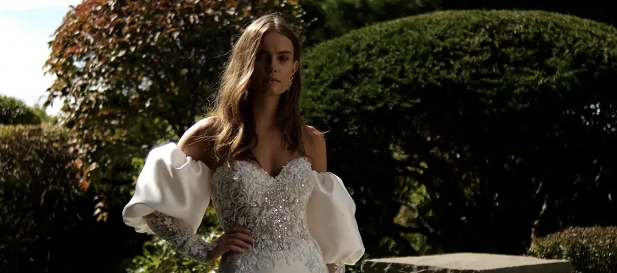 Timeless Elegance: The Allure of Long-Sleeved Wedding Dresses for Modern Brides. Desktop Image
